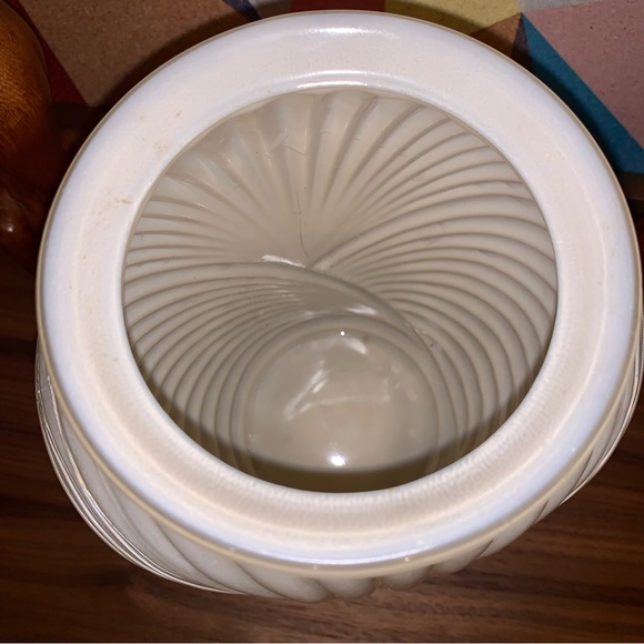 v i n t a g e  :: Large Art Deco Revival Ribbed Draped  Vase - Picture 7 of 15